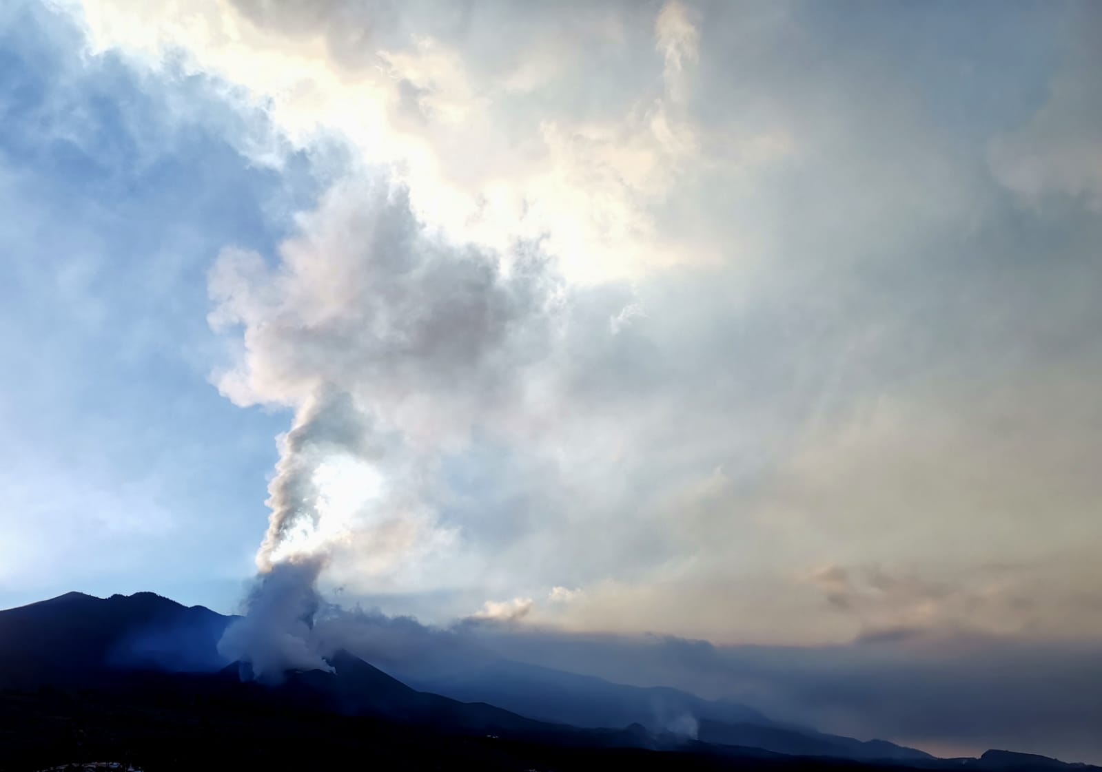 Imagen de la coluna a las 8:30 UTC