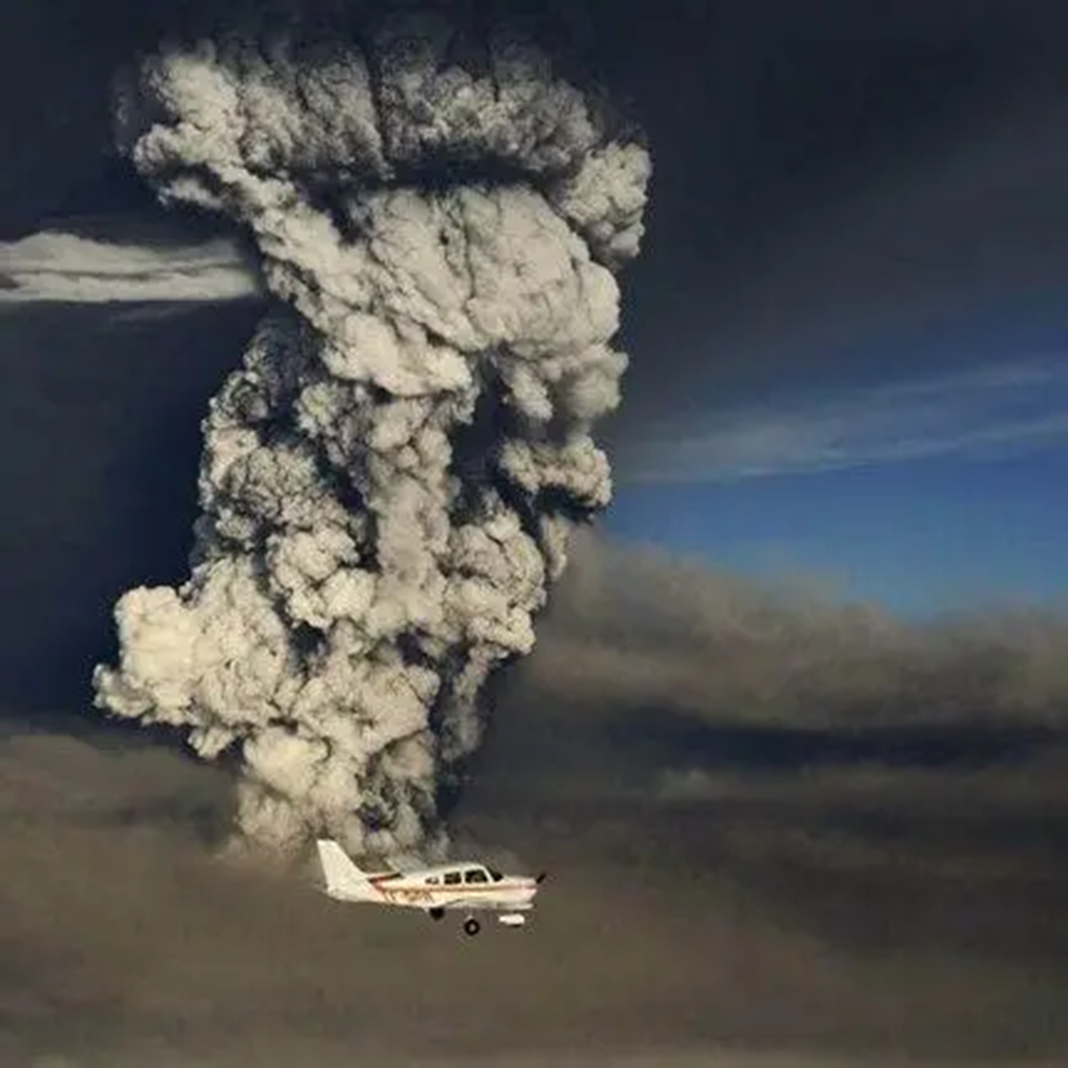¿Qué pasa si un avión se encuentra con una nube de ceniza volcánica?