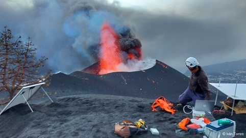 Centinelas del volcán: taller sobre cómo vigilar un volcán