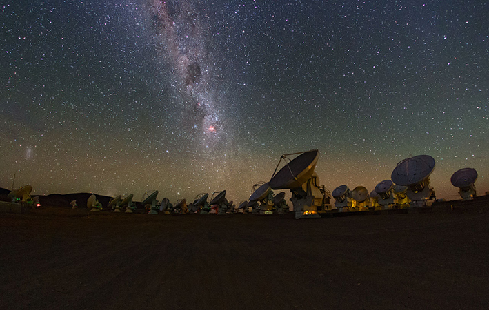 Formación de estrellas y planetas: un baile sincronizado